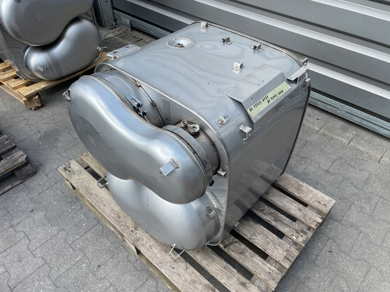 KATALIZATOR MAN TGX TGS EURO 6 DPF TŁUMIK WYDECH 81151036131 - Catalytic converter for Truck: picture 1 KATALIZATOR MAN TGX TGS EURO 6 DPF TŁUMIK WYDECH 81151036131 - Catalytic converter for Truck: picture 1