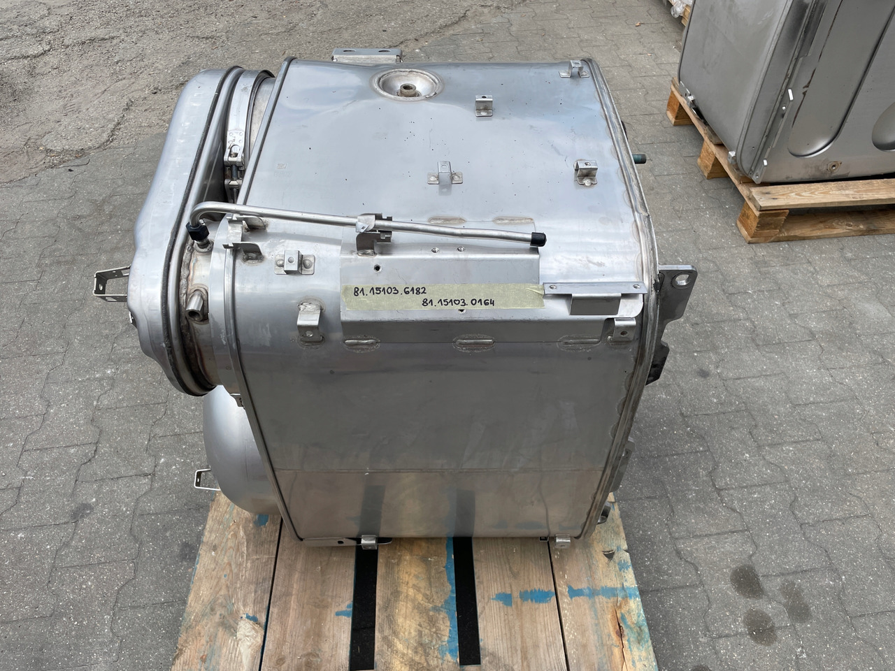 KATALIZATOR MAN TGX TGS EURO 6 DPF TŁUMIK WYDECH 81151036182 - Catalytic converter for Truck: picture 1 KATALIZATOR MAN TGX TGS EURO 6 DPF TŁUMIK WYDECH 81151036182 - Catalytic converter for Truck: picture 1