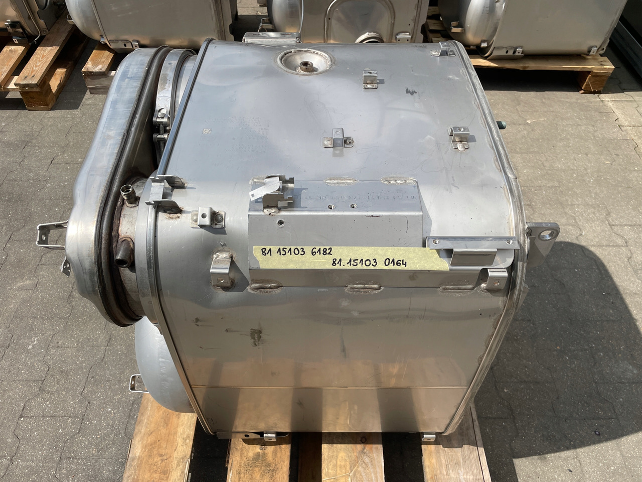 KATALIZATOR MAN TGX TGS EURO 6 DPF TŁUMIK WYDECH 81151036182 - Catalytic converter for Truck: picture 1 KATALIZATOR MAN TGX TGS EURO 6 DPF TŁUMIK WYDECH 81151036182 - Catalytic converter for Truck: picture 1