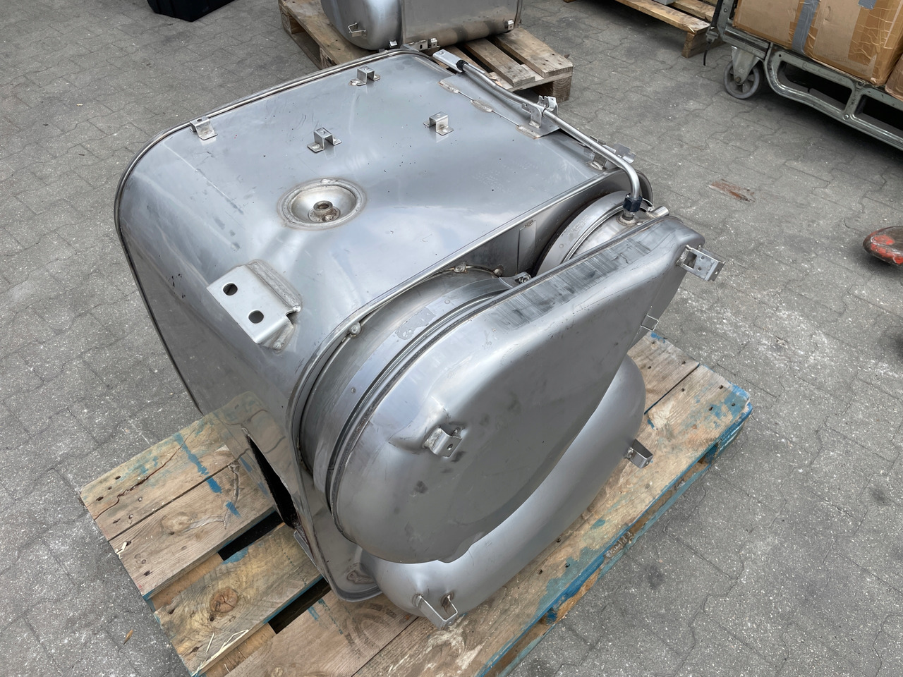 KATALIZATOR MAN TGX TGS EURO 6 DPF TŁUMIK WYDECH 81151036182 - Catalytic converter for Truck: picture 3 KATALIZATOR MAN TGX TGS EURO 6 DPF TŁUMIK WYDECH 81151036182 - Catalytic converter for Truck: picture 3