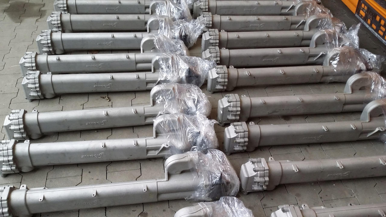 MAN F2000 TGA EGR TGX RECYRKULATOR D20,D26,D28 - EGR cooler for Truck: picture 1 MAN F2000 TGA EGR TGX RECYRKULATOR D20,D26,D28 - EGR cooler for Truck: picture 1