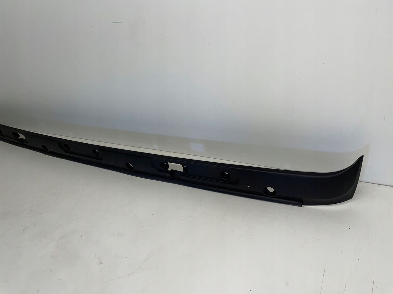 PODSZYBIE OSŁONA MASKOWNICA DAF 105 XF DAF 1665944 - Windscreen for Truck: picture 3 PODSZYBIE OSŁONA MASKOWNICA DAF 105 XF DAF 1665944 - Windscreen for Truck: picture 3