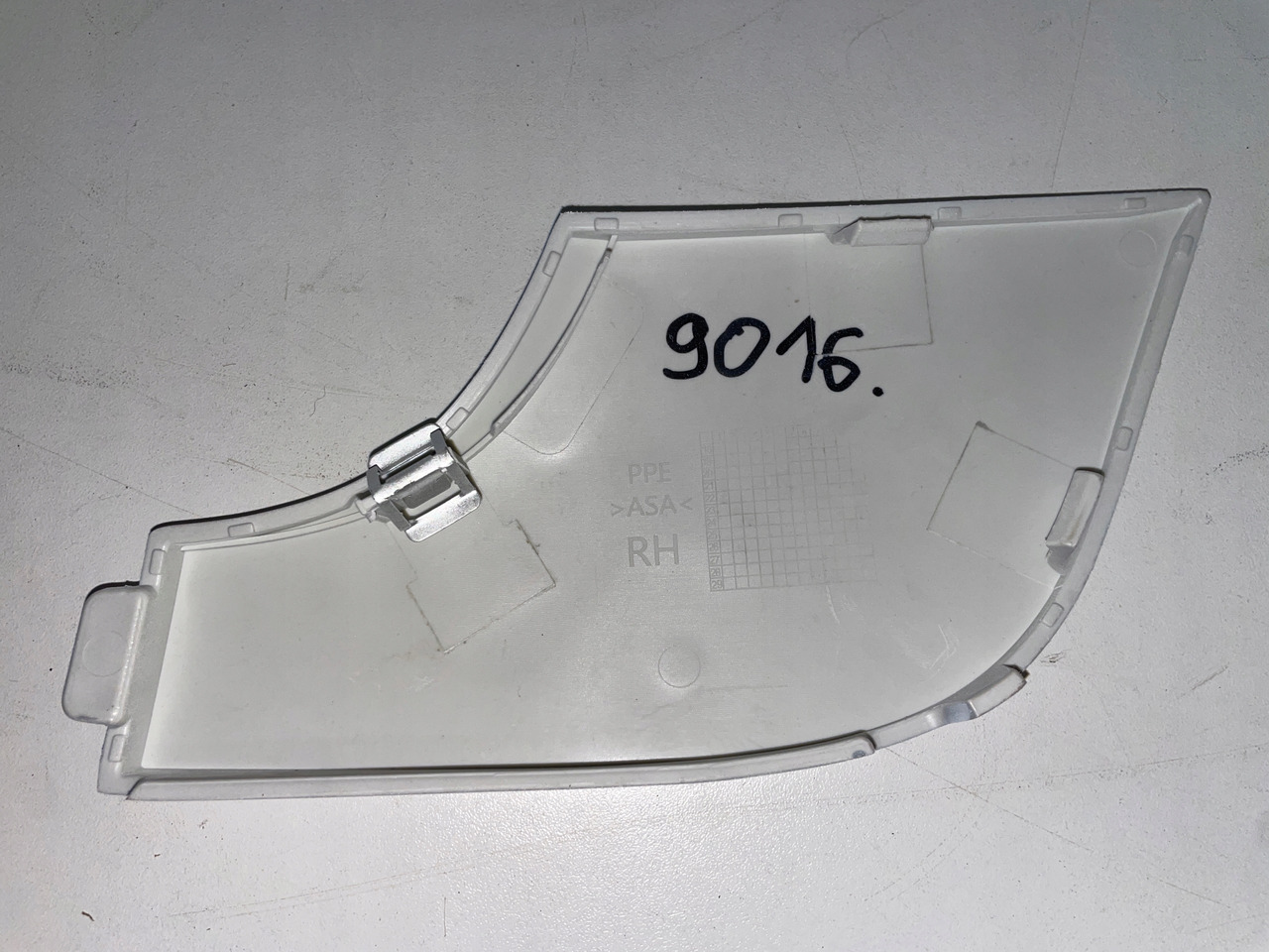 PRAWA ZAŚLEPKA NA HAK MAN TG3 TGX 3 TGX3 81416100994 - Bumper for Truck: picture 2 PRAWA ZAŚLEPKA NA HAK MAN TG3 TGX 3 TGX3 81416100994 - Bumper for Truck: picture 2