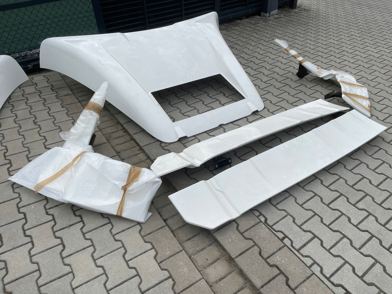 Spoiler Zakabinowy Górny Boczny Spoilery Zakabinowe Man TGX3 TG3 TGX 3 - Aerodynamics/ Spoiler for Truck: picture 1 Spoiler Zakabinowy Górny Boczny Spoilery Zakabinowe Man TGX3 TG3 TGX 3 - Aerodynamics/ Spoiler for Truck: picture 1