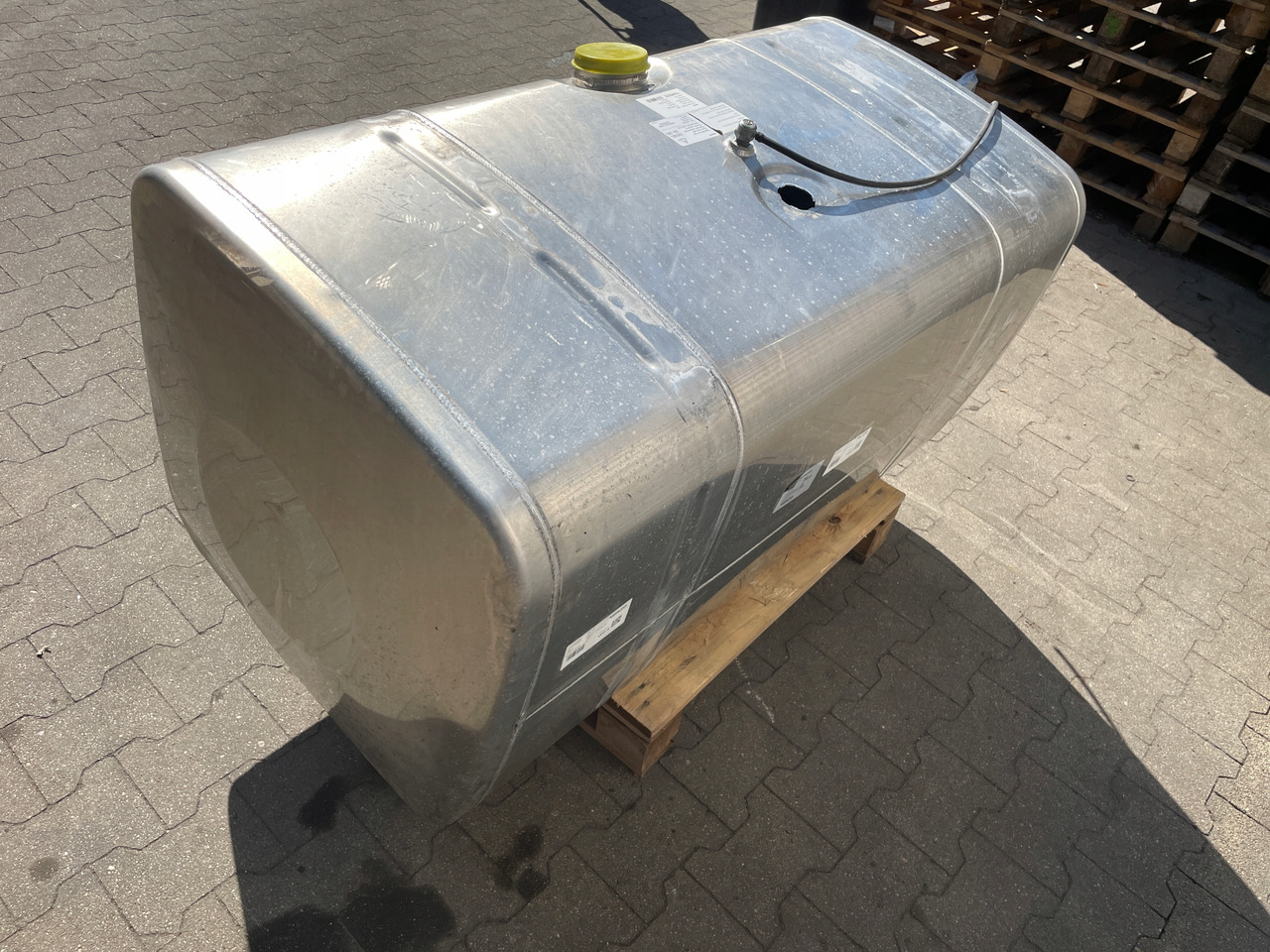 ZBIORNIK NA PALIWO MAN TGX TGS 580 L 81122016684 - Fuel tank for Truck: picture 3 ZBIORNIK NA PALIWO MAN TGX TGS 580 L 81122016684 - Fuel tank for Truck: picture 3