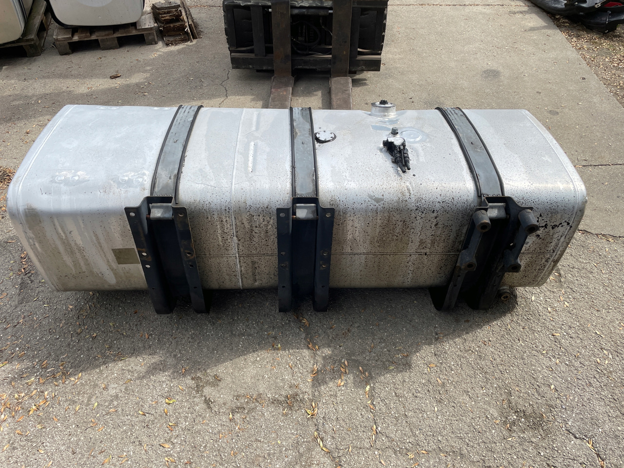 ZBIORNIK PALIWA 710 L MAN TGA TGX TGS 81.12201-6448 - Fuel tank for Truck: picture 4 ZBIORNIK PALIWA 710 L MAN TGA TGX TGS 81.12201-6448 - Fuel tank for Truck: picture 4