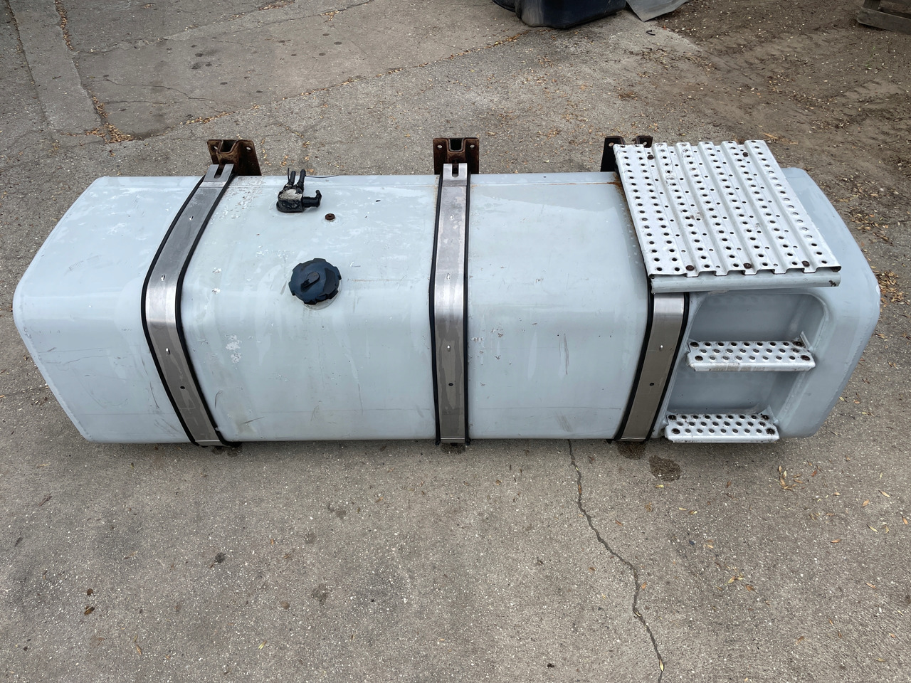 ZBIORNIK PALIWA 780 L MAN TGA TGX TGS 81122015670 - Fuel tank for Truck: picture 1 ZBIORNIK PALIWA 780 L MAN TGA TGX TGS 81122015670 - Fuel tank for Truck: picture 1