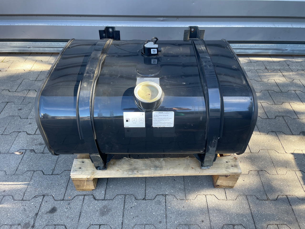 ZBIORNIK PALIWA MAN 150 L , L2000 TGL TGM 81122015818 - Fuel tank for Truck: picture 2 ZBIORNIK PALIWA MAN 150 L , L2000 TGL TGM 81122015818 - Fuel tank for Truck: picture 2