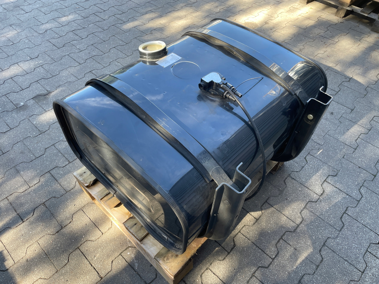 ZBIORNIK PALIWA MAN 150 L , L2000 TGL TGM 81122015818 - Fuel tank for Truck: picture 5 ZBIORNIK PALIWA MAN 150 L , L2000 TGL TGM 81122015818 - Fuel tank for Truck: picture 5
