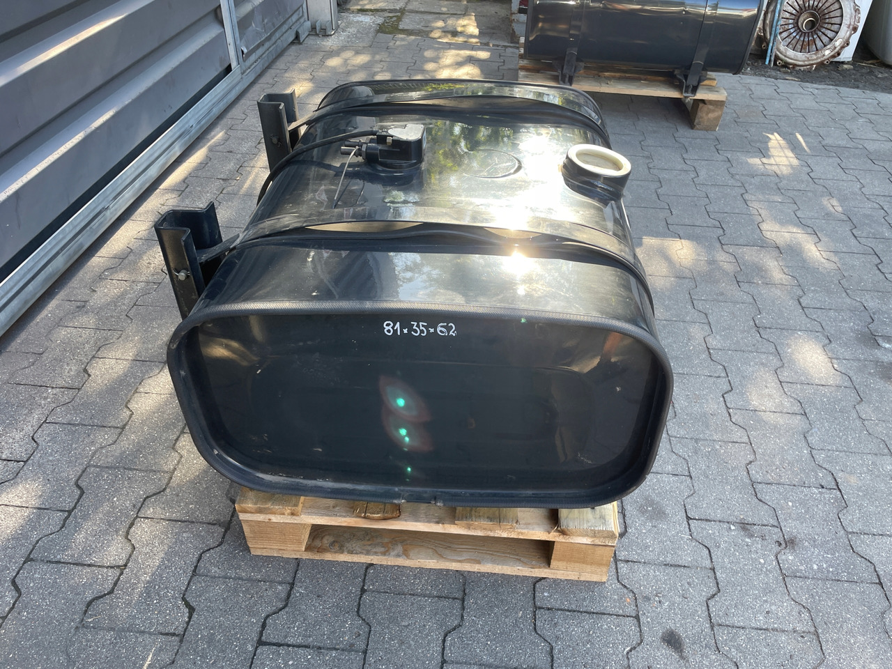 ZBIORNIK PALIWA MAN 150 L , L2000 TGL TGM 81122015818 - Fuel tank for Truck: picture 3 ZBIORNIK PALIWA MAN 150 L , L2000 TGL TGM 81122015818 - Fuel tank for Truck: picture 3