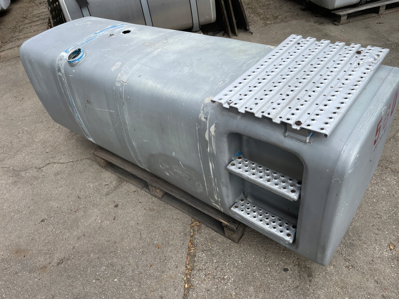 ZBIORNIK PALIWA MAN TGA TGX 910 L 81122015672 - Fuel tank for Truck: picture 3 ZBIORNIK PALIWA MAN TGA TGX 910 L 81122015672 - Fuel tank for Truck: picture 3