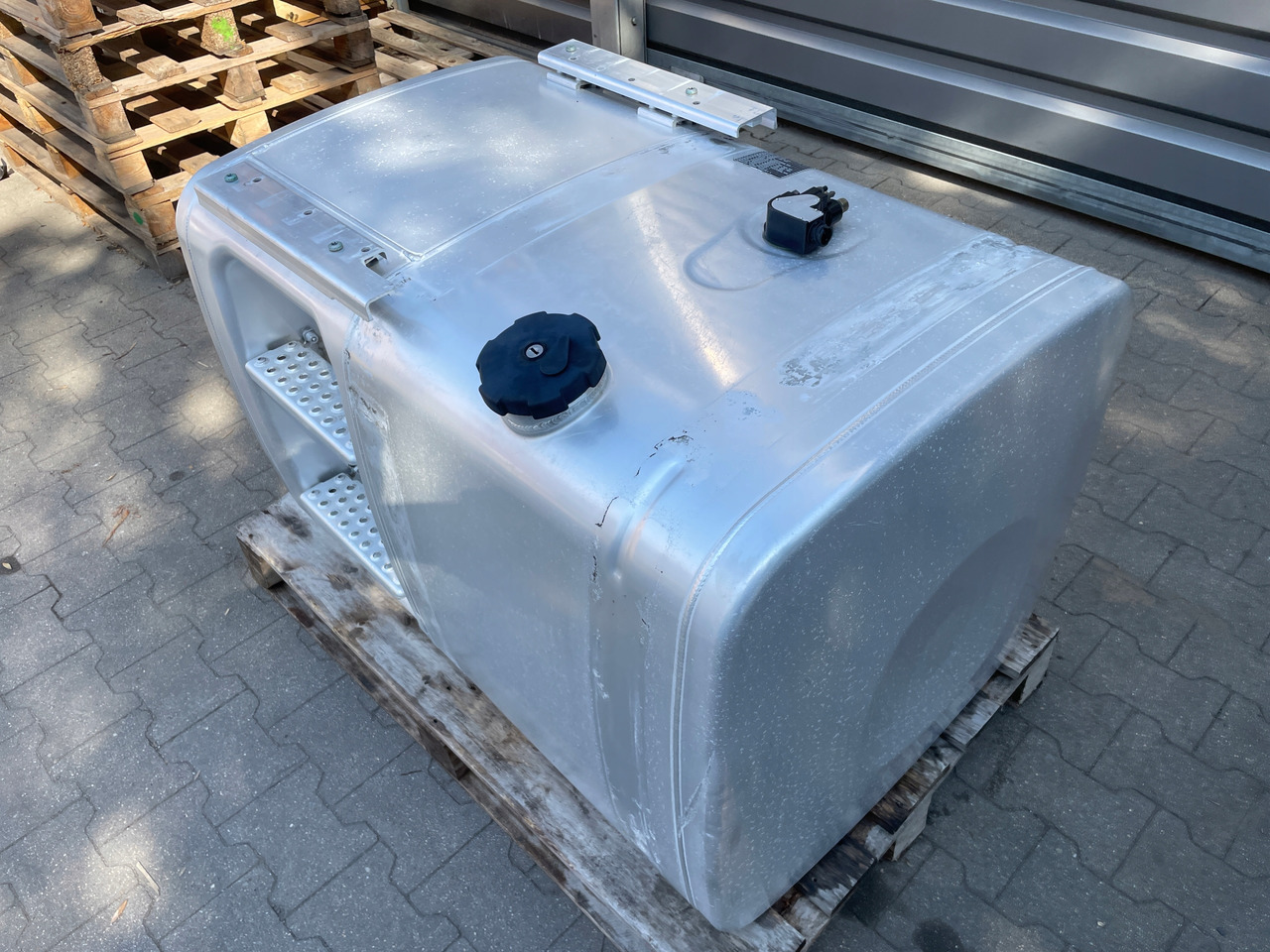 ZBIORNIK PALIWA MAN TGA TGX TGS 460 L 81122016831 - Fuel tank for Truck: picture 4 ZBIORNIK PALIWA MAN TGA TGX TGS 460 L 81122016831 - Fuel tank for Truck: picture 4