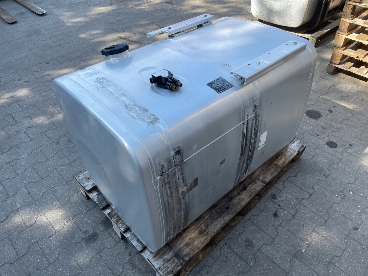 ZBIORNIK PALIWA MAN TGA TGX TGS 460 L 81122016831 - Fuel tank for Truck: picture 5 ZBIORNIK PALIWA MAN TGA TGX TGS 460 L 81122016831 - Fuel tank for Truck: picture 5