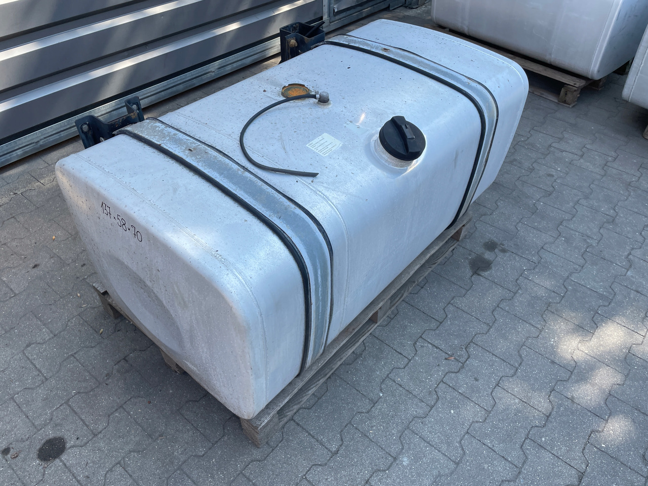 ZBIORNIK PALIWA MAN TGA TGX TGS 480 L LOW DECK 81122015841 - Fuel tank for Truck: picture 2 ZBIORNIK PALIWA MAN TGA TGX TGS 480 L LOW DECK 81122015841 - Fuel tank for Truck: picture 2