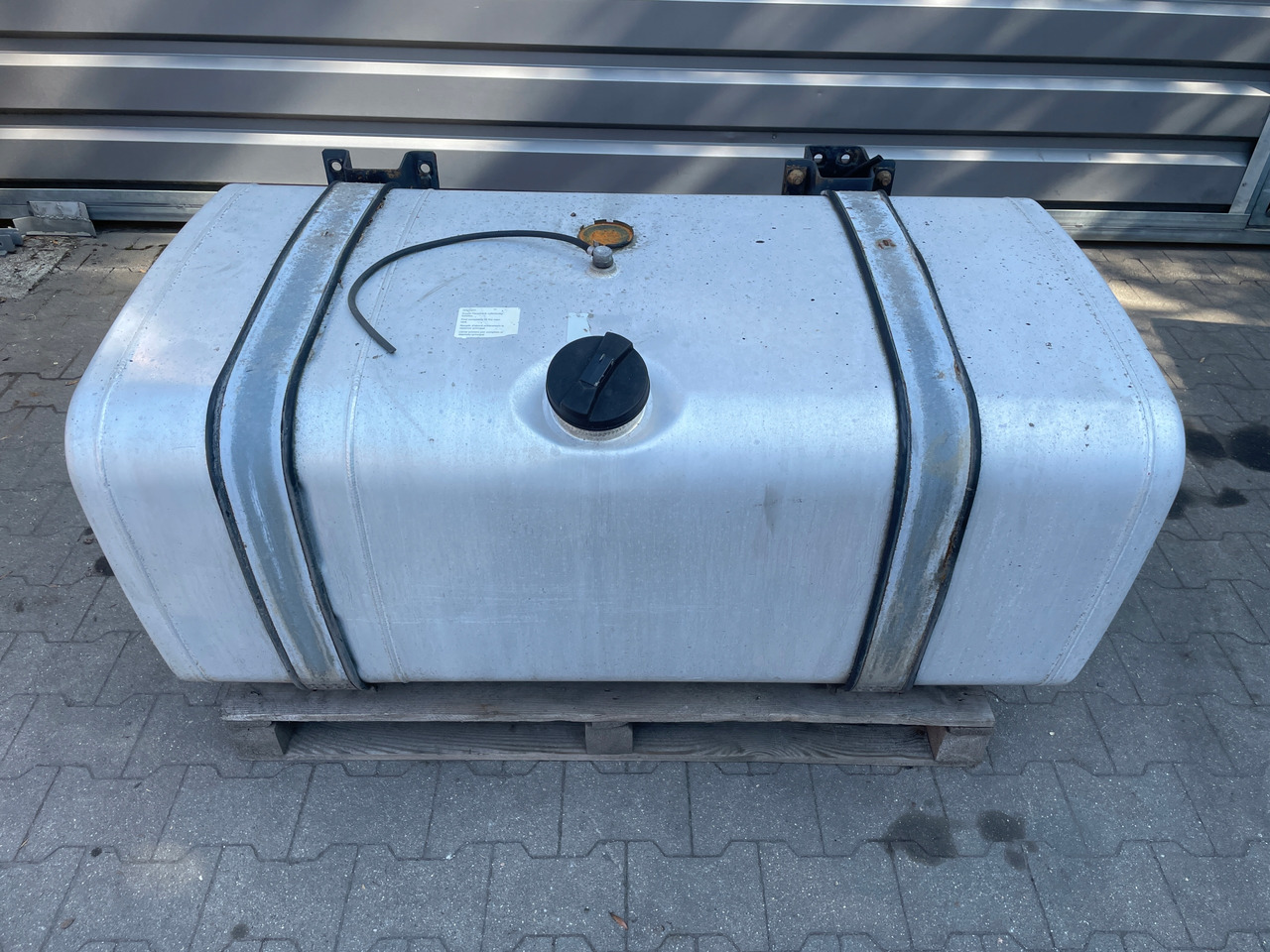 ZBIORNIK PALIWA MAN TGA TGX TGS 480 L LOW DECK 81122015841 - Fuel tank for Truck: picture 1 ZBIORNIK PALIWA MAN TGA TGX TGS 480 L LOW DECK 81122015841 - Fuel tank for Truck: picture 1
