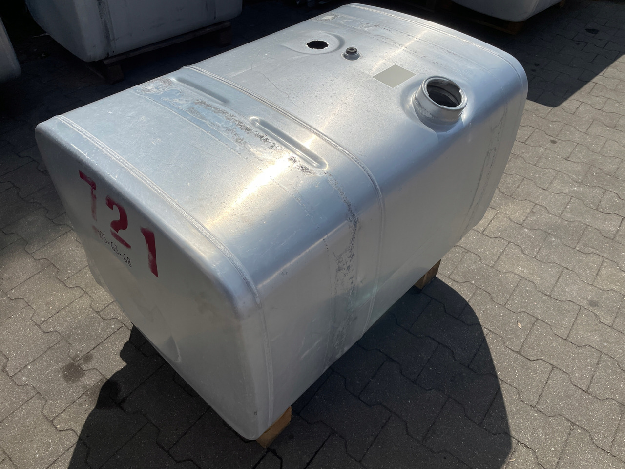 ZBIORNIK PALIWA MAN TGX TGS 390 L 400 L 81122016919 - Fuel tank for Truck: picture 2 ZBIORNIK PALIWA MAN TGX TGS 390 L 400 L 81122016919 - Fuel tank for Truck: picture 2