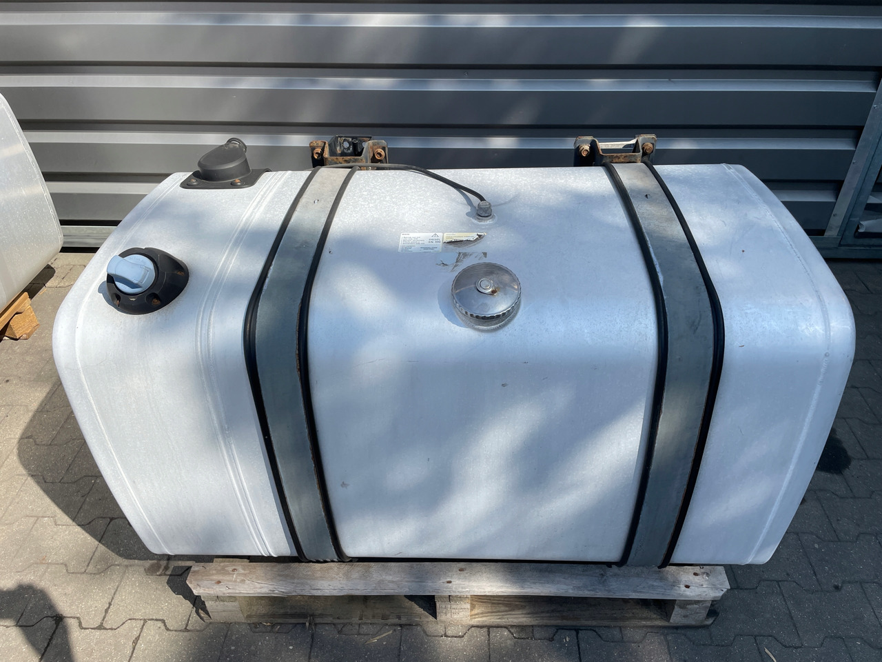 ZBIORNIK PALIWA MAN TGX TGS 470 L 85 ADBLUE 135X70X70 - Fuel tank for Truck: picture 1 ZBIORNIK PALIWA MAN TGX TGS 470 L 85 ADBLUE 135X70X70 - Fuel tank for Truck: picture 1