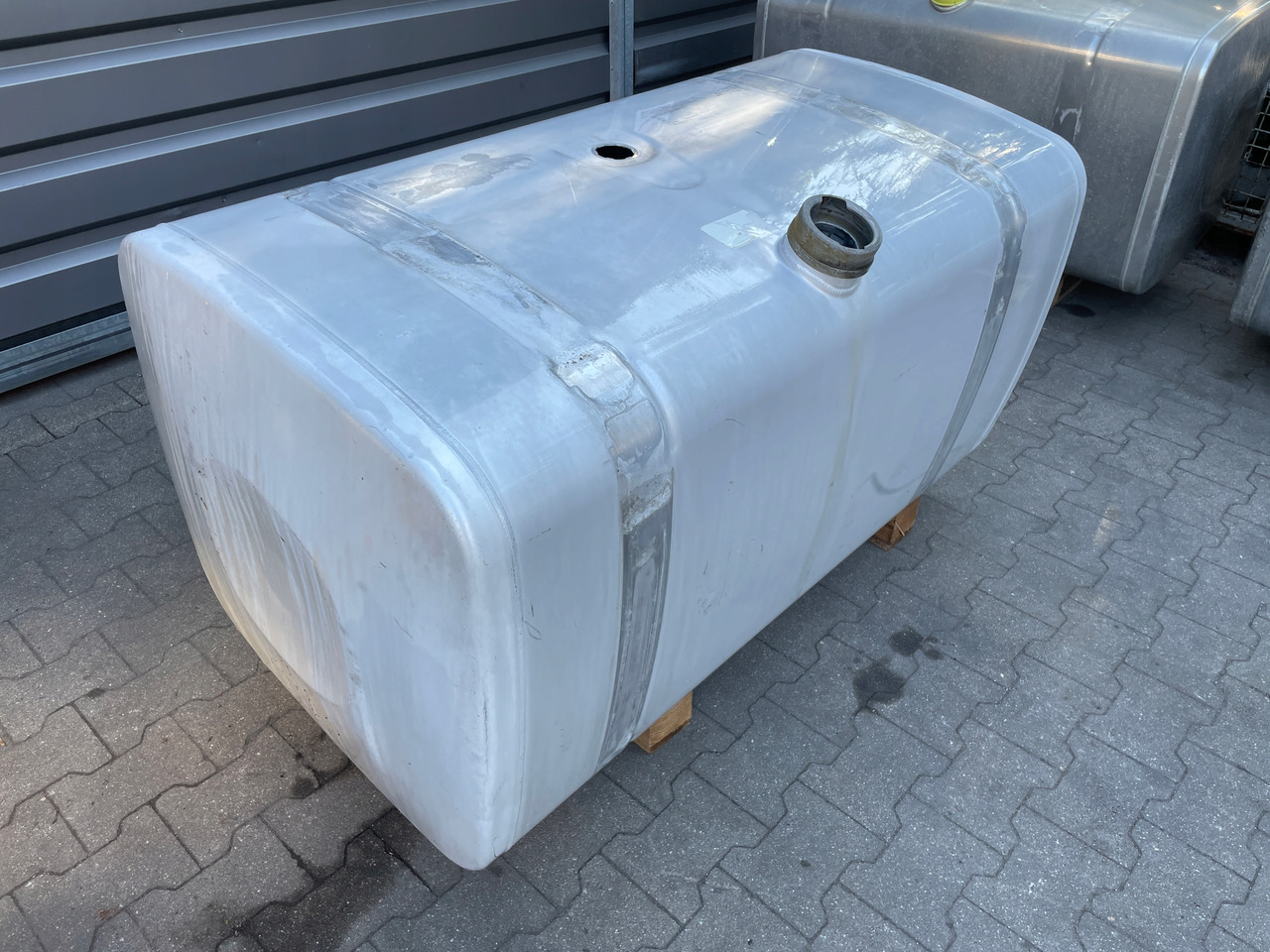ZBIORNIK PALIWA MAN TGX TGS 580L 81122016934 - Fuel tank for Truck: picture 2 ZBIORNIK PALIWA MAN TGX TGS 580L 81122016934 - Fuel tank for Truck: picture 2