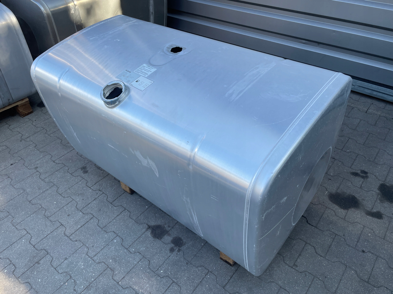 ZBIORNIK PALIWA MAN TGX TGS 580L 81122016934 - Fuel tank for Truck: picture 3 ZBIORNIK PALIWA MAN TGX TGS 580L 81122016934 - Fuel tank for Truck: picture 3