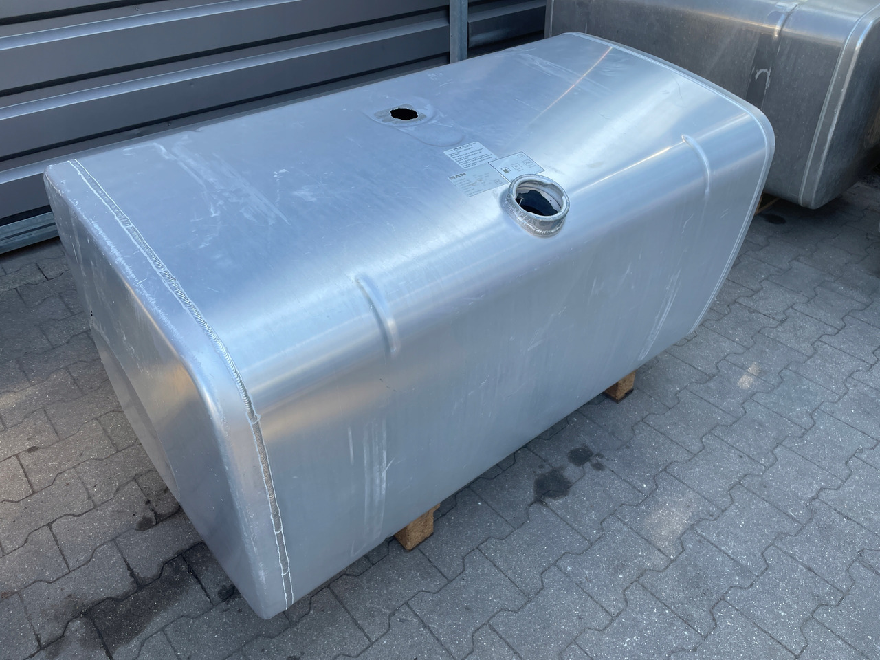ZBIORNIK PALIWA MAN TGX TGS 580L 81122016934 - Fuel tank for Truck: picture 2 ZBIORNIK PALIWA MAN TGX TGS 580L 81122016934 - Fuel tank for Truck: picture 2