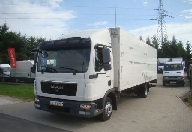 MAN TGL 12-220 8.10M KLIMA WINDA 2000KG - Box truck: picture 1 MAN TGL 12-220 8.10M KLIMA WINDA 2000KG - Box truck: picture 1
