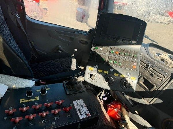 Road sweeper Mercedes-Benz 1829 L: picture 10