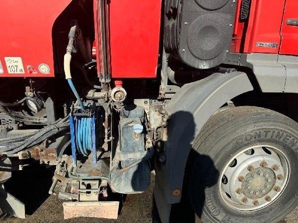 Road sweeper Mercedes-Benz 1829 L: picture 7