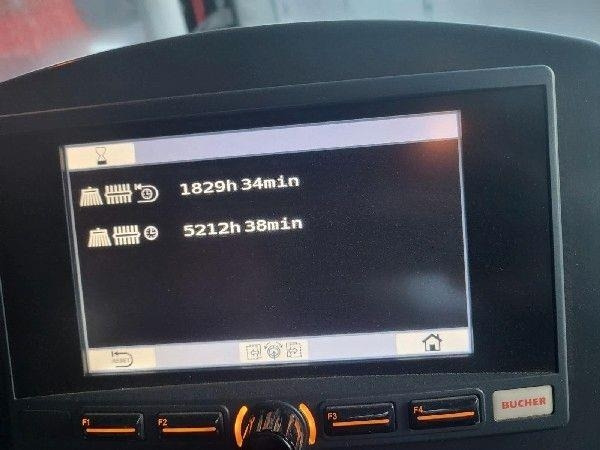 Road sweeper Mercedes-Benz 1829 L: picture 12