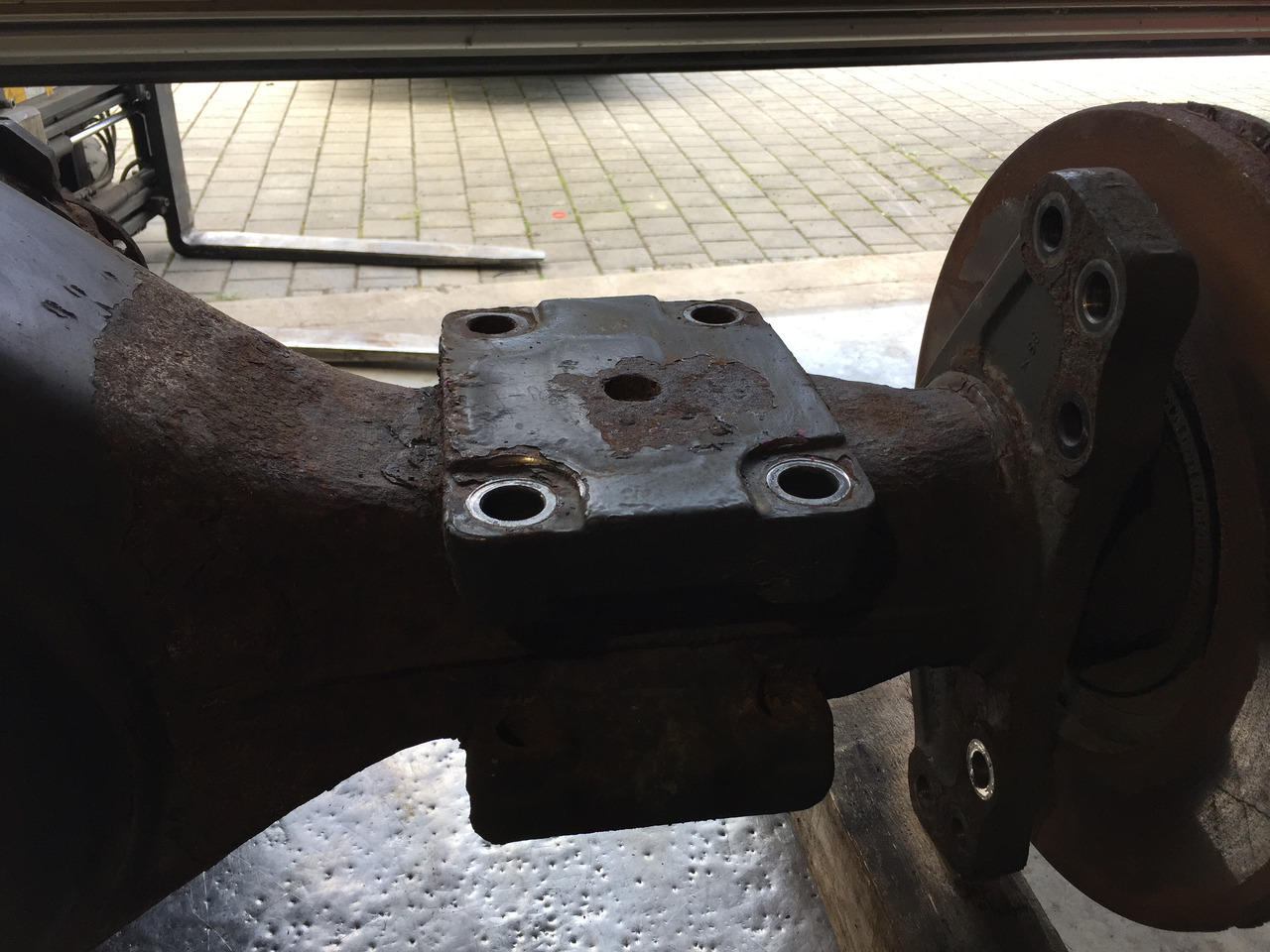 Gebrauchte Hinterradachse DB Axor 1824, Typ : HL6 / 1DCSL - 13, Artikel - Nr. : 99.99999 - 9999 - Rear axle for Truck: picture 4 Gebrauchte Hinterradachse DB Axor 1824, Typ : HL6 / 1DCSL - 13, Artikel - Nr. : 99.99999 - 9999 - Rear axle for Truck: picture 4