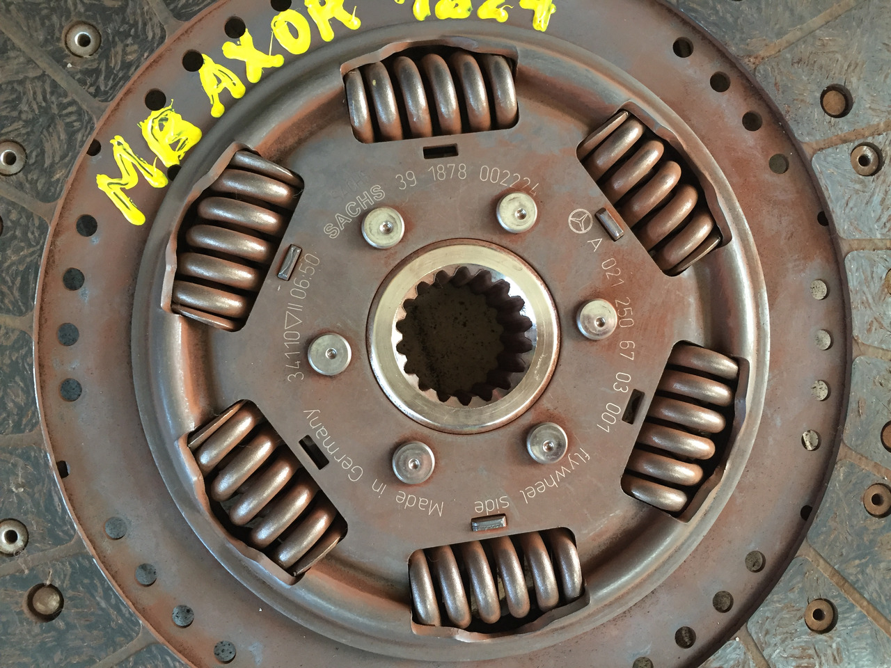 Gebrauchte Kupplungsscheibe MB Axor 1824, Motor Typ : OM 906 LA, Artikel - Nr. : A 021 250 67 03 - Clutch disc for Truck: picture 1 Gebrauchte Kupplungsscheibe MB Axor 1824, Motor Typ : OM 906 LA, Artikel - Nr. : A 021 250 67 03 - Clutch disc for Truck: picture 1