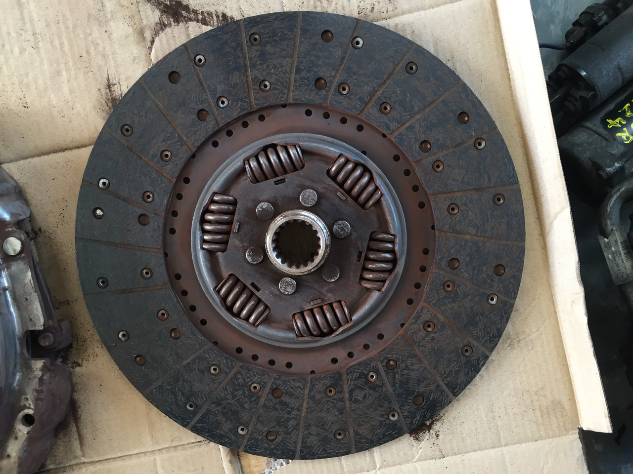 Gebrauchte Kupplungsscheibe MB Axor 1824, Motor Typ : OM 906 LA, Artikel - Nr. : A 021 250 67 03 - Clutch disc for Truck: picture 5 Gebrauchte Kupplungsscheibe MB Axor 1824, Motor Typ : OM 906 LA, Artikel - Nr. : A 021 250 67 03 - Clutch disc for Truck: picture 5