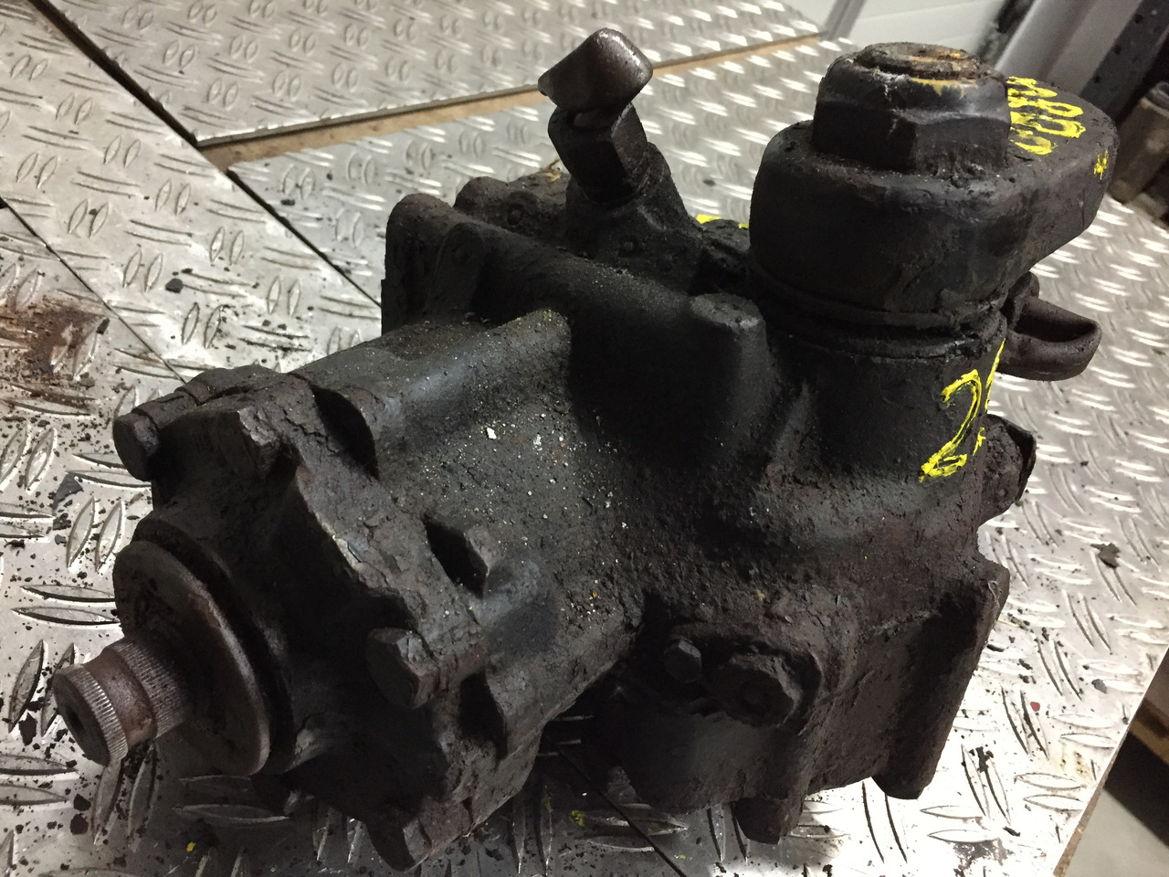 Gebrauchtes Lenkgetriebe MB 808, Typ LS 3, Artikel - Nr.: A 999 999 99 99 - Steering gear for Truck: picture 3 Gebrauchtes Lenkgetriebe MB 808, Typ LS 3, Artikel - Nr.: A 999 999 99 99 - Steering gear for Truck: picture 3