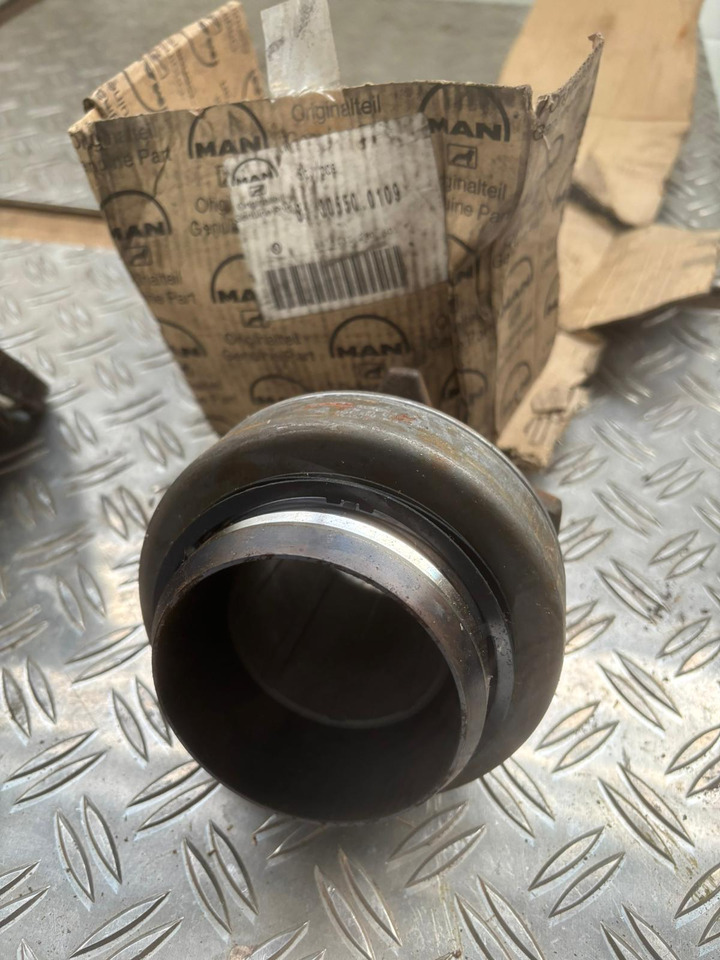 Neuwertiges MAN Ausrücklager, Kupplungssatz, Artikel - Nr. : 81.30550 - 0109 - Clutch and parts for Truck: picture 4 Neuwertiges MAN Ausrücklager, Kupplungssatz, Artikel - Nr. : 81.30550 - 0109 - Clutch and parts for Truck: picture 4