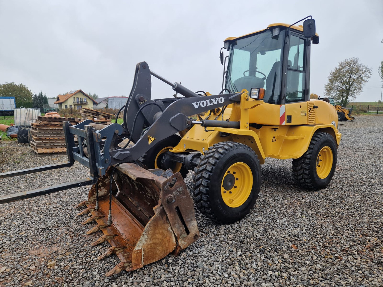 VOLVO L30B - Wheel loader: picture 1 VOLVO L30B - Wheel loader: picture 1