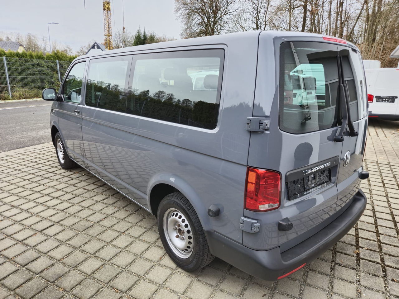 VOLKSWAGEN T6.1 Transporter Kombi LR/Navi/AppCon./6-Sitzer - Passenger van: picture 5 VOLKSWAGEN T6.1 Transporter Kombi LR/Navi/AppCon./6-Sitzer - Passenger van: picture 5