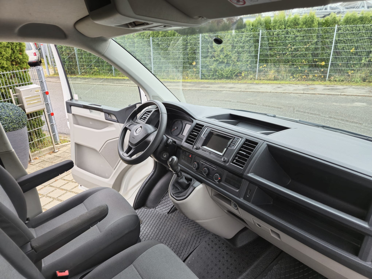 VOLKSWAGEN T6 Transporter Klima/PDC/AHK/Standheiz. - Panel van: picture 2 VOLKSWAGEN T6 Transporter Klima/PDC/AHK/Standheiz. - Panel van: picture 2