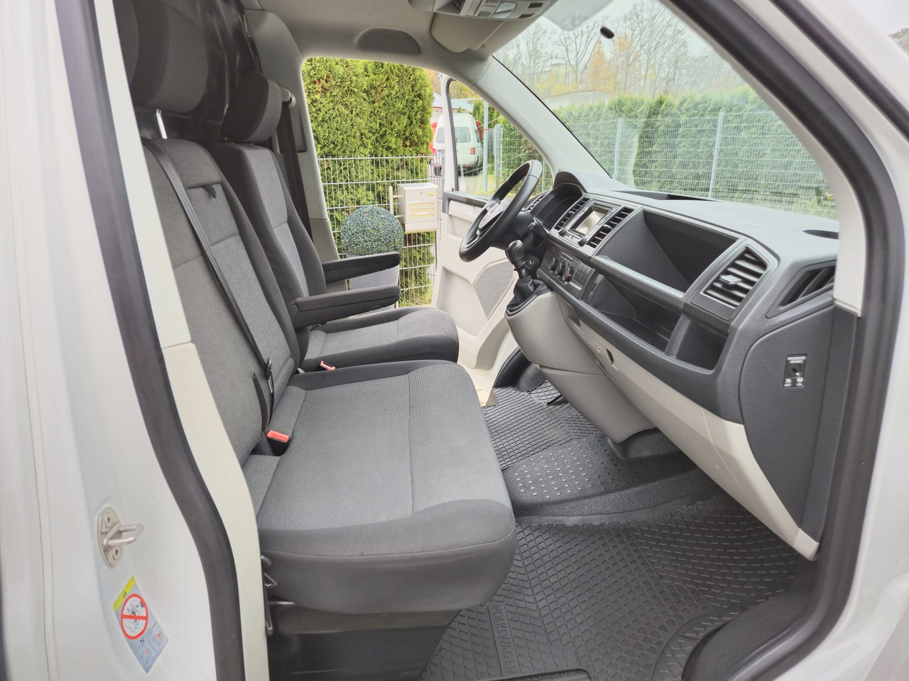 VOLKSWAGEN T6 Transporter Klima/PDC/AHK/Standheiz. - Panel van: picture 1 VOLKSWAGEN T6 Transporter Klima/PDC/AHK/Standheiz. - Panel van: picture 1