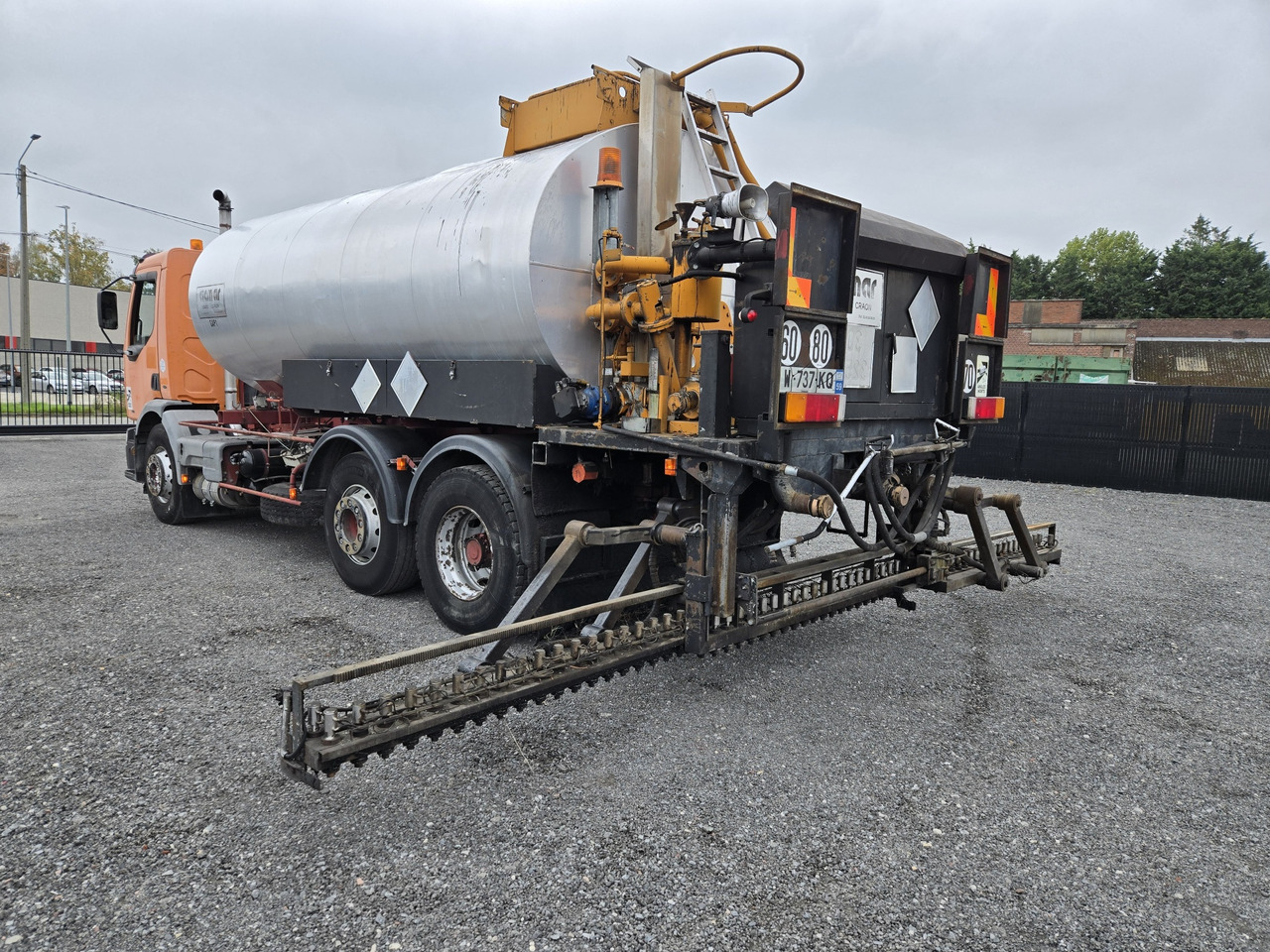 Renault Premium 300 - Asphalt distributor: picture 3 Renault Premium 300 - Asphalt distributor: picture 3