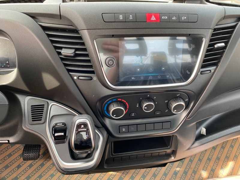 Iveco Daily 50C18HA8 Z Pritsche+Plane Iveco Daily 50C18HA8 Z Pritsche+Plane - Curtain side van: picture 4 Iveco Daily 50C18HA8 Z Pritsche+Plane Iveco Daily 50C18HA8 Z Pritsche+Plane - Curtain side van: picture 4