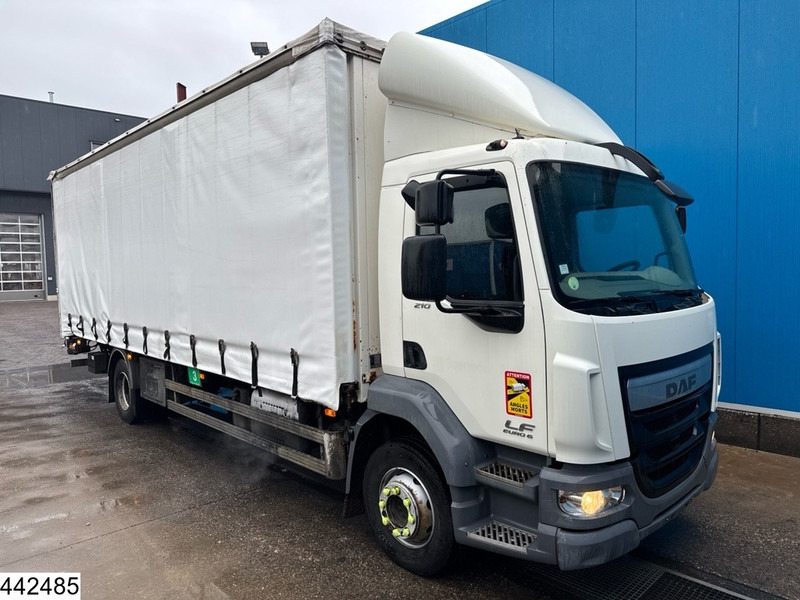 DAF LF 210 EURO 6, Dhollandia - Box truck: picture 3 DAF LF 210 EURO 6, Dhollandia - Box truck: picture 3