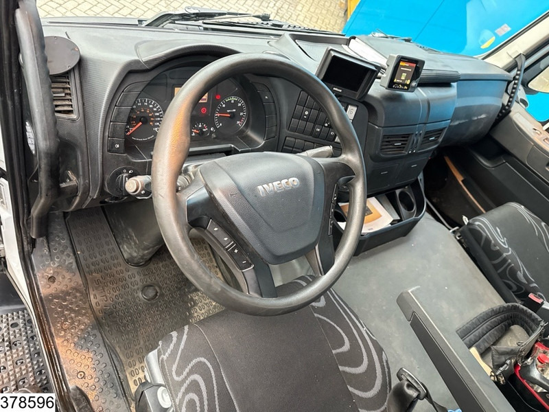 Iveco Trakker 360 6X4, EURO 6, Palfinger, Remote, Steel suspension - Dropside/ Flatbed truck, Crane truck: picture 5 Iveco Trakker 360 6X4, EURO 6, Palfinger, Remote, Steel suspension - Dropside/ Flatbed truck, Crane truck: picture 5