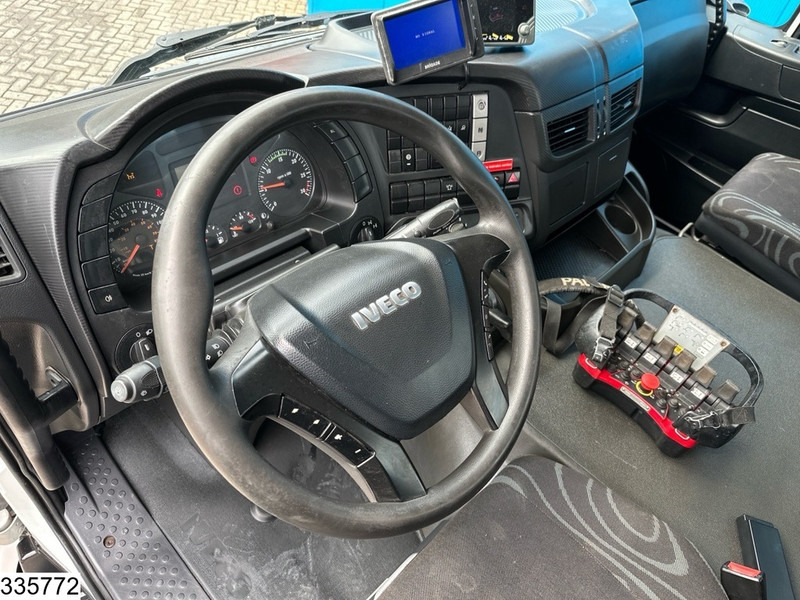 Iveco Trakker 360 6X4, EURO 6, Palfinger, Retarder, Steel suspension - Dropside/ Flatbed truck, Crane truck: picture 5 Iveco Trakker 360 6X4, EURO 6, Palfinger, Retarder, Steel suspension - Dropside/ Flatbed truck, Crane truck: picture 5