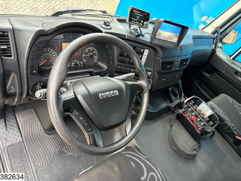 Iveco Trakker 410 6x4, EURO 6, Palfinger, Remote, Steel suspenion - Dropside/ Flatbed truck, Crane truck: picture 5 Iveco Trakker 410 6x4, EURO 6, Palfinger, Remote, Steel suspenion - Dropside/ Flatbed truck, Crane truck: picture 5