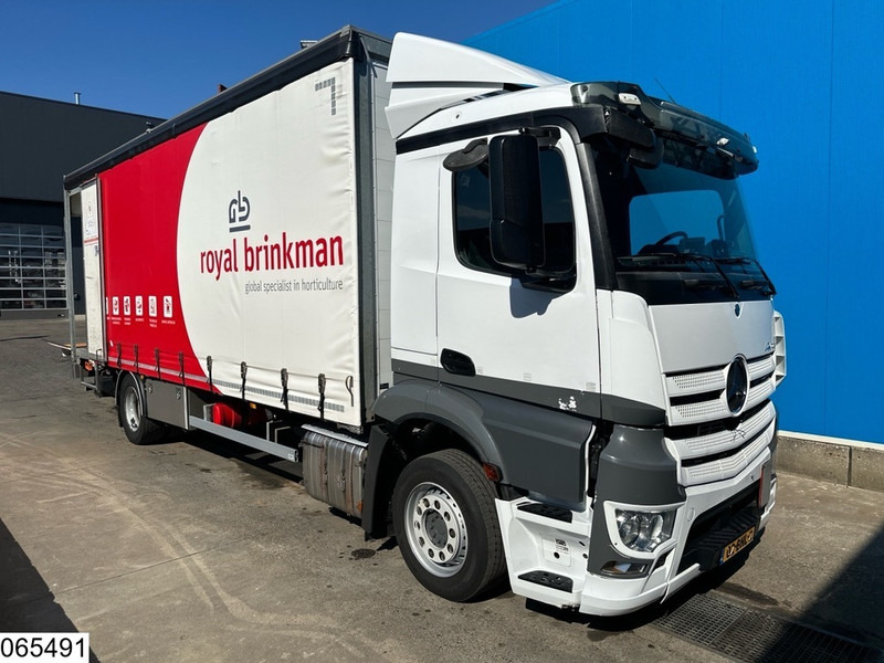 Mercedes-Benz Antos 1833 EURO 6, Dhollandia - Curtainsider truck: picture 3 Mercedes-Benz Antos 1833 EURO 6, Dhollandia - Curtainsider truck: picture 3