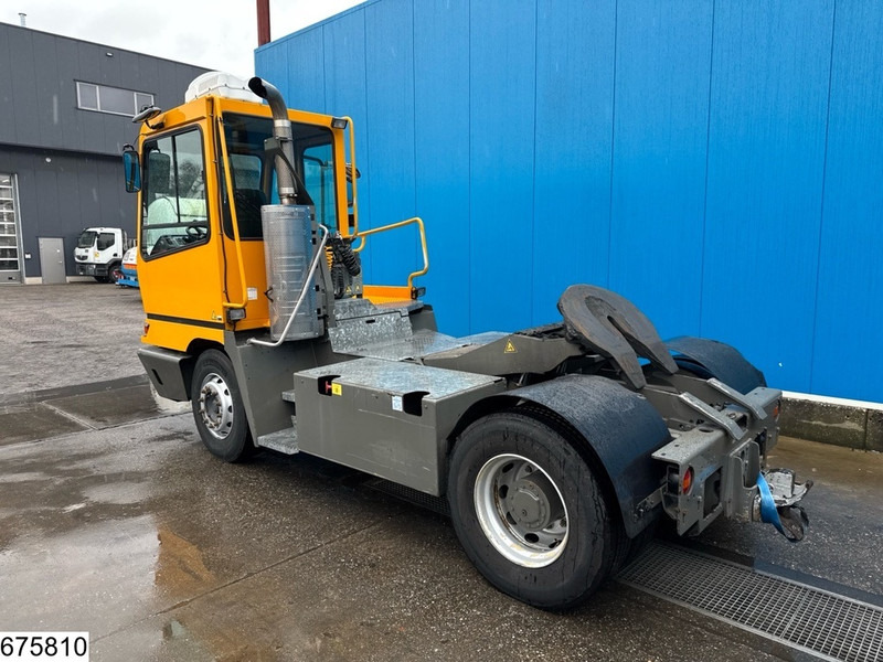 Terberg YT 182 Terminal tractor, 22.079 Operating hours - Tractor unit: picture 4 Terberg YT 182 Terminal tractor, 22.079 Operating hours - Tractor unit: picture 4