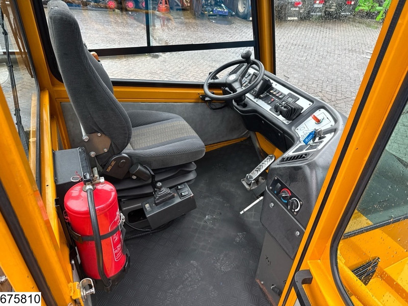 Terberg YT 182 Terminal tractor, 22.079 Operating hours - Tractor unit: picture 5 Terberg YT 182 Terminal tractor, 22.079 Operating hours - Tractor unit: picture 5