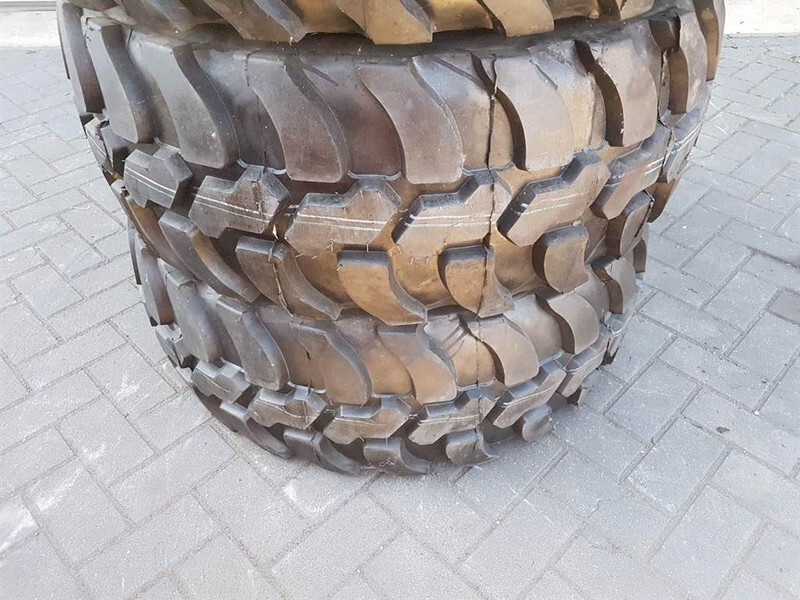 DUNLOP mitas covers -405/70-R18 (15.5/70-R18)-Tire/Reifen - Wheels and tires for Construction machinery: picture 2 DUNLOP mitas covers -405/70-R18 (15.5/70-R18)-Tire/Reifen - Wheels and tires for Construction machinery: picture 2