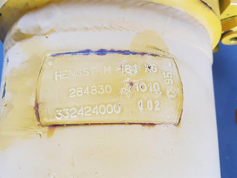 Furukawa W725LS-Hengst-Tilt cylinder/Kippzylinder/Cilinder - Hydraulics for Construction machinery: picture 4 Furukawa W725LS-Hengst-Tilt cylinder/Kippzylinder/Cilinder - Hydraulics for Construction machinery: picture 4