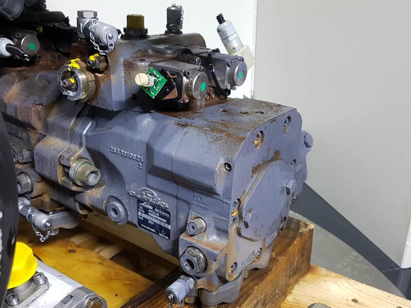 Linde HPV75-02 - Vögele - 2075214 -Drive pump/Fahrpumpe - Hydraulics for Construction machinery: picture 2 Linde HPV75-02 - Vögele - 2075214 -Drive pump/Fahrpumpe - Hydraulics for Construction machinery: picture 2
