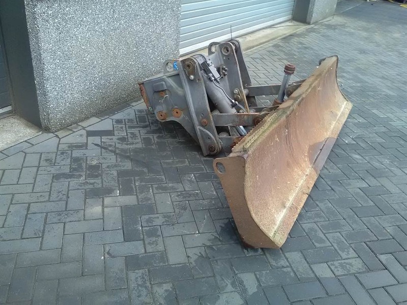 Mecalac 714 MW - Blade/Schild/Schuifblad - Frame/ Chassis: picture 1 Mecalac 714 MW - Blade/Schild/Schuifblad - Frame/ Chassis: picture 1